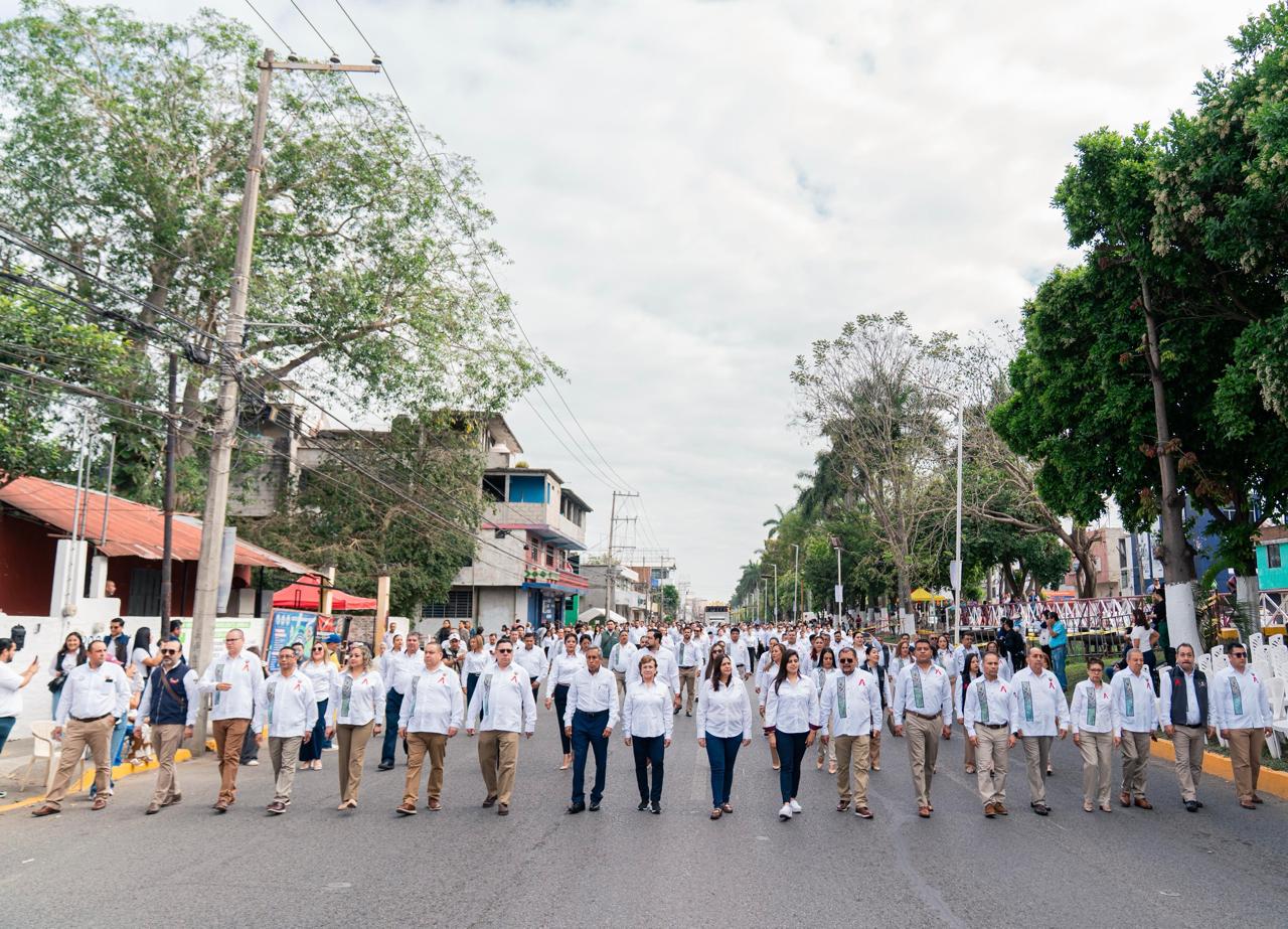 POZA RICA CELEBRA EL DESFILE MATUTINO DE FIESTAS DEL PETRÓLEO CON ÉXITO