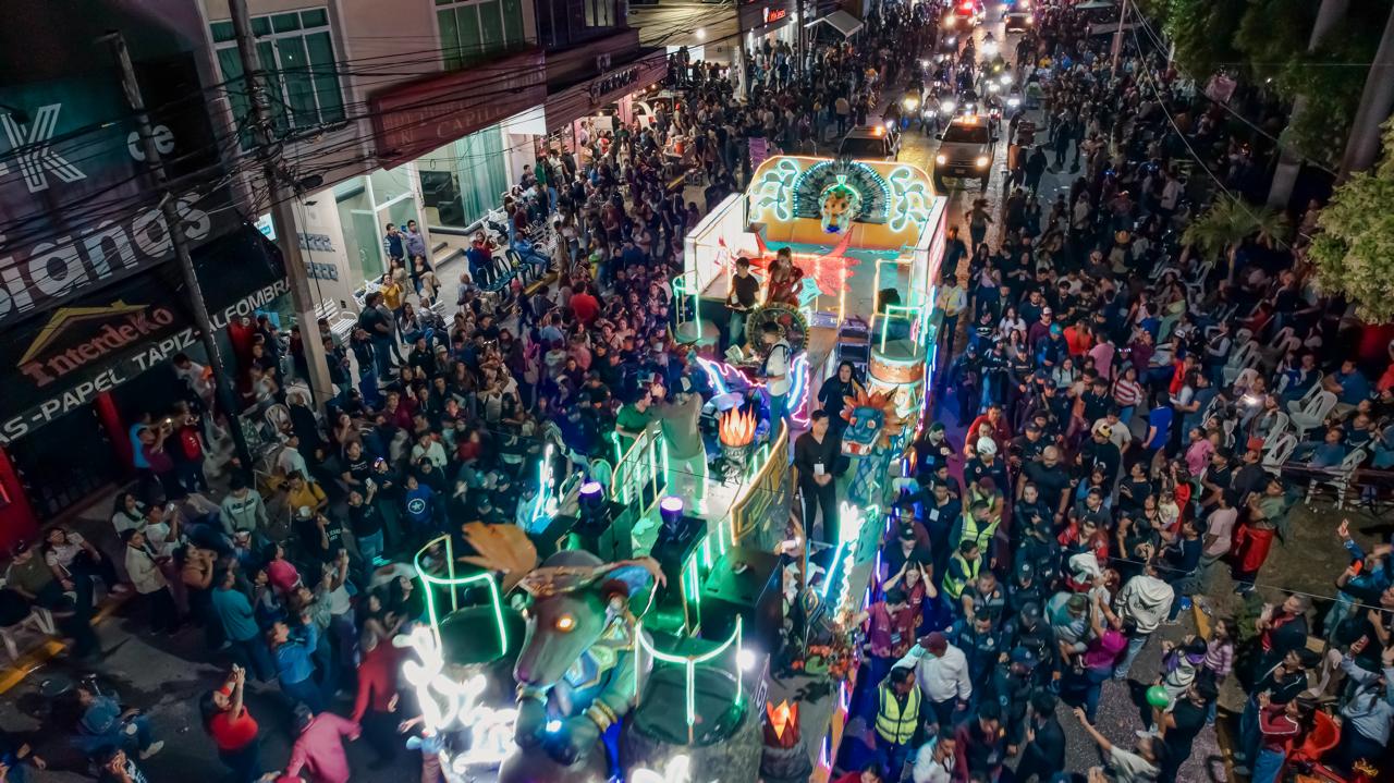 ¡BRILLA POZA RICA! Ninel Conde y Aldo De Nigris engalanan el majestuoso desfile del 18 de Marzo