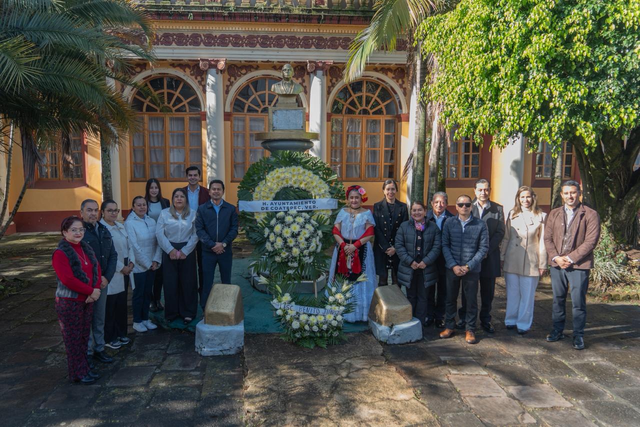 Coatepec Rinde homenaje a Benito Juárez en su natalicio