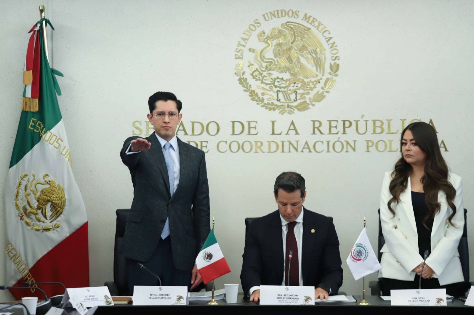 SENADO RATIFICA A ROBERTO VELASCO COMO CANCILLER TRAS RELEVO DE DE LA FUENTE